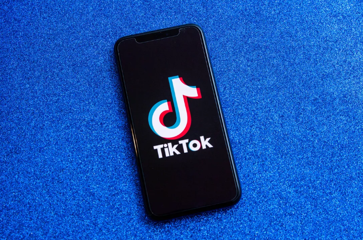 TikTok 与服务商达成合作，将在各大场所大屏中播放短视频[图文]