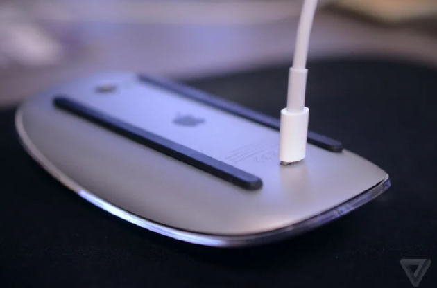 苹果推出新款妙控鼠标，充电方式不变遭吐槽
