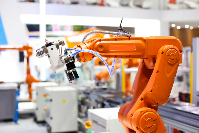 国产工业机器人销量连续九年位居世界第一