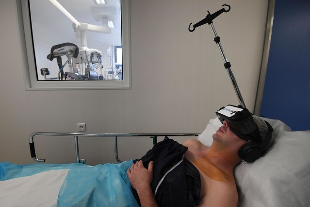 VR妙用：外科手术病人戴VR可更少使用麻醉剂