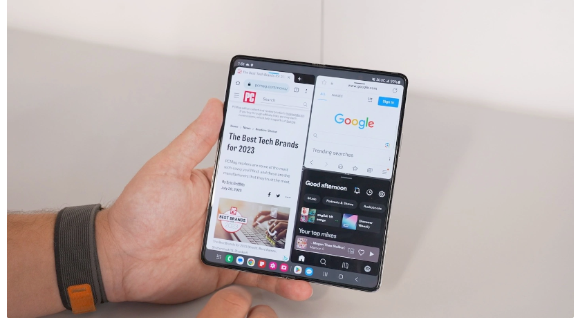 三星“试用 Galaxy”网站升级，可用两部苹果 iPhone 体验折叠屏手机