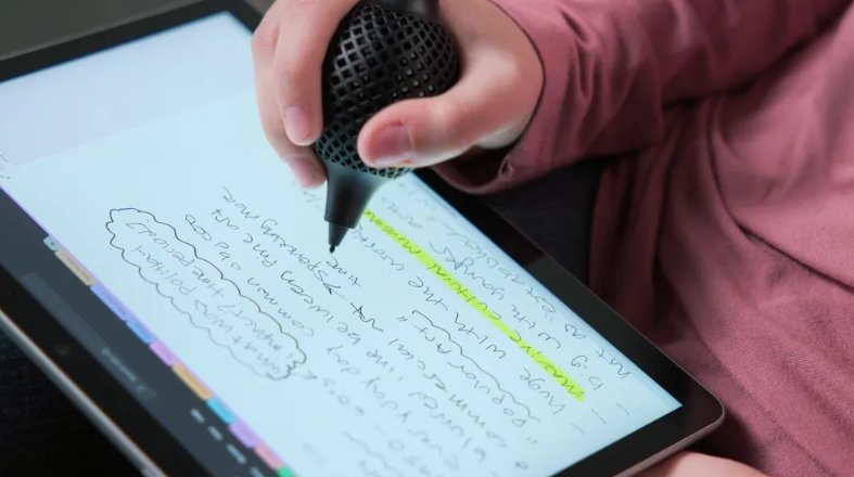 微软为 Surface Pen 推出 3D 打印笔握，改善残障人士手写体验